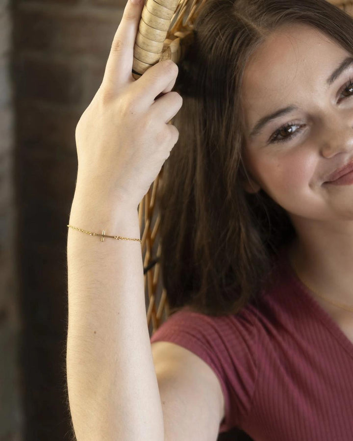 Faith Bracelet in Gold
