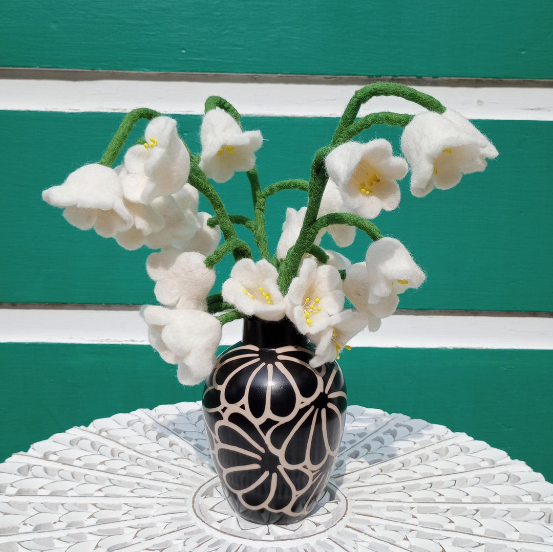 Chulucanas Vase 15cm Daisies