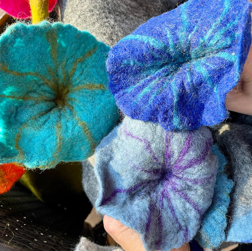 Blue Bouquet Wool Pet Cave