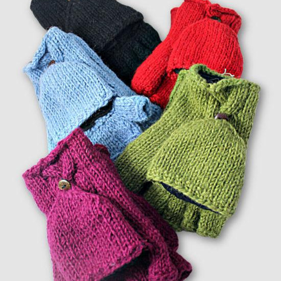 Many colors of cable knit glittens