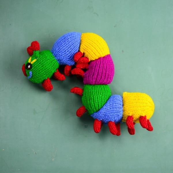 knitted caterpillar o a greenbackground