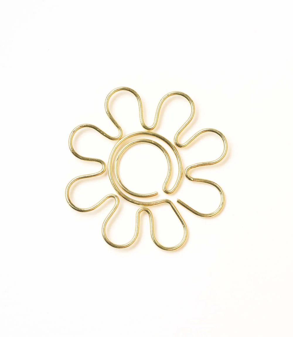 daisy flower wire bookmark on a white background