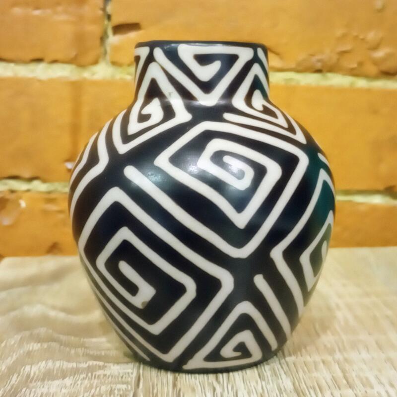 Chulucanas Vase 10cm Curves Maze