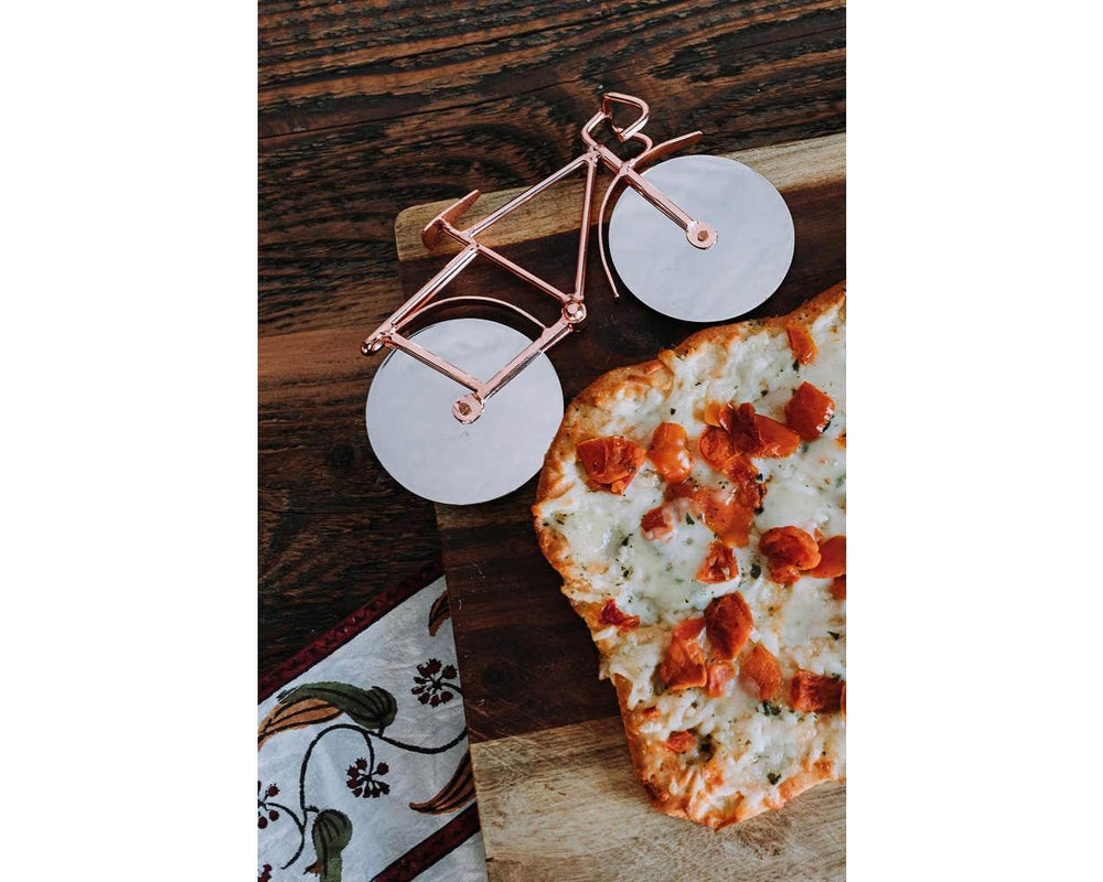 Bicycle pizza cutter with a pizza